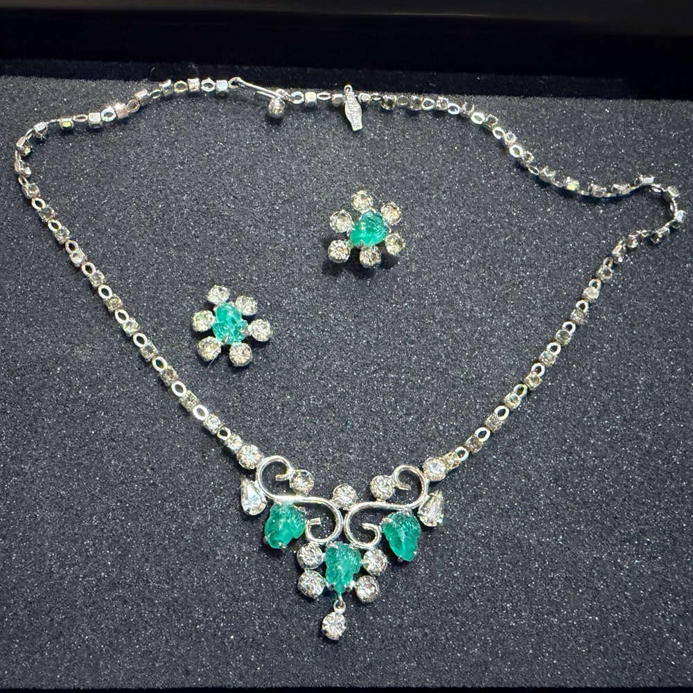Vintage Signed Leo Glass Carved Emerald Fruit Salad Necklace and Earrings Set